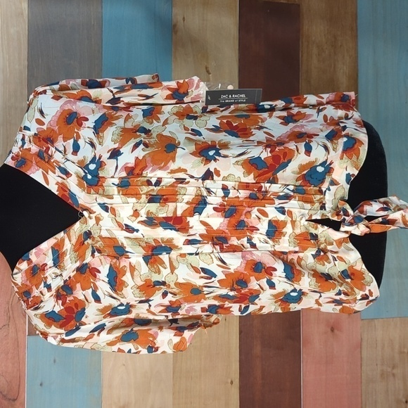 Nwt medium Zac and Rachel floral blouse with front tie - Picture 1 of 4
